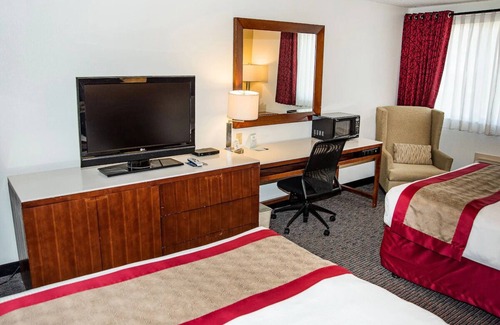 Cedar City Hotel | 3 Comfortable & Clean Units Near Bryce Canyon Country! Free Breakfast, Pool!