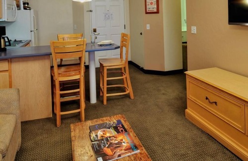 Palo Verde House | 3 Comfortable Units for Large Groups, Kitchen, Pool, Shop at Tucson Mall