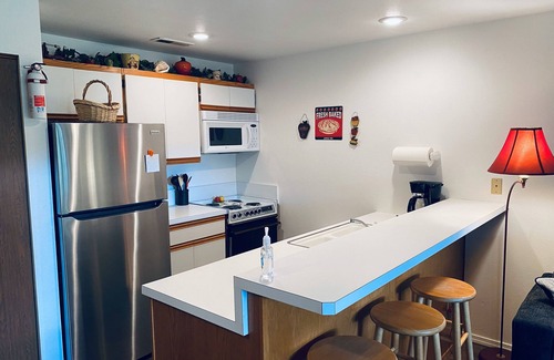 Quincy Condo | #3 Condo near large pool & shuttle to Gorge Amp-book separately