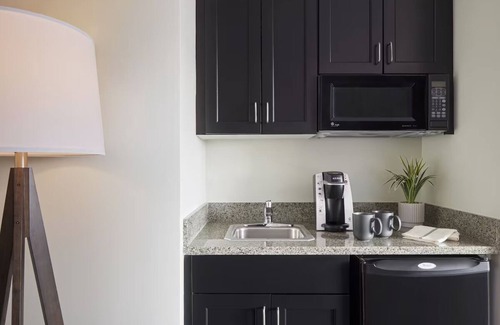 Capitol Hill Hotel | 3 Convenient Suites Near Dining & Historical Landmarks | Pet Friendly Stay!