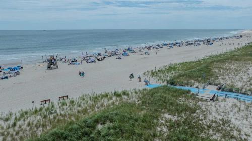 East Orleans House | 3 Cottages Walk to Nauset Beach