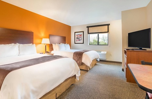 Council Bluffs Hotel | 3 Fully Equipped Studios with Pool Great for Family Fun in Council Bluffs Area
