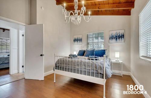 Little Havana House | 3 Home 12 bedroom compound with Pool and BBQ sleeps 24