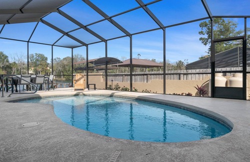 Homosassa House | 3-Hour Tour. Springs Waterfront. Bring your crew! Not every castaway is lost.