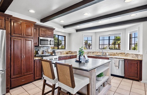 Vista House | 3 House Estate- Family Adventureland, sleeps 20+