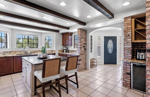 Vista House | 3 House Estate- Family Adventureland, sleeps 20+