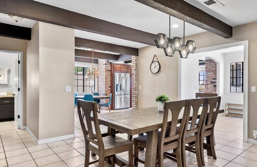 Vista House | 3 House Estate- Family Adventureland, sleeps 20+