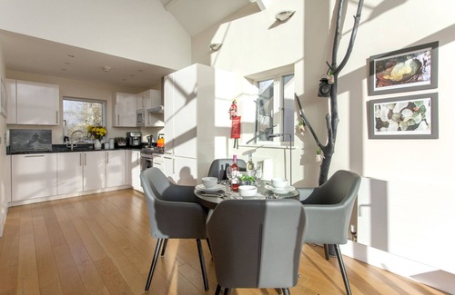 Cirencester House | 3 Howells Mere, Lower Mill/2 bed/2bath/4 +1 child on z bed + infant spa/pools
