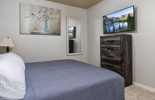 Wellborn House | 3 King Beds / 3 Full Baths / 5 min to Kyle Field