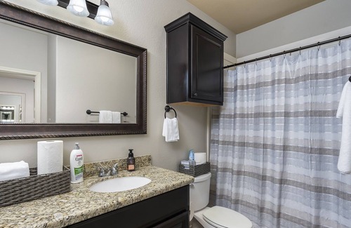 Wellborn House | 3 King Beds / 3 Full Baths / 5 min to Kyle Field