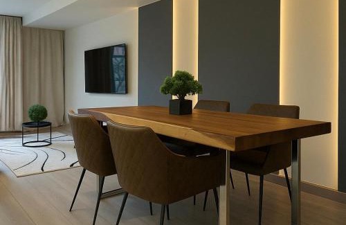 East Allegheny Apartment | 3 KING beds Free Parking Modern Luxe Escape