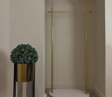 East Allegheny Apartment | 3 KING beds Free Parking Modern Luxe Escape