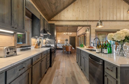 Mineral Bluff Cabin | 3 King Suites + Kids Room, 2-State Mtn View GA&NC