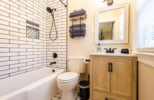 Harrodsburg House | 3 Kings, Hot Tub, Bourbon Trail, Horse Themed Stay