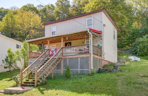 Thomas House | 3 Mi to Blackwater Falls Peaceful Retreat with Deck