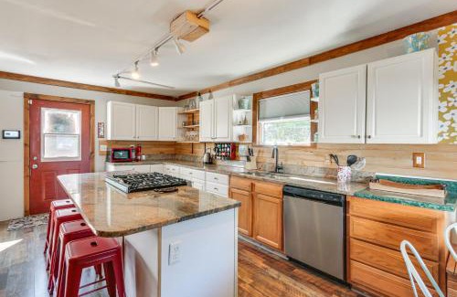 Thomas House | 3 Mi to Blackwater Falls Peaceful Retreat with Deck