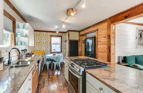 Thomas House | 3 Mi to Blackwater Falls Peaceful Retreat with Deck