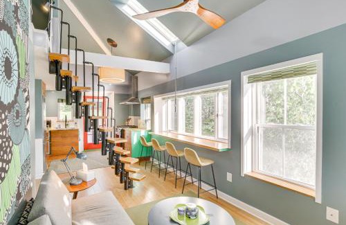 East Boothbay House | 3 Mi to Boothbay Harbor Coastal Colorful Home!