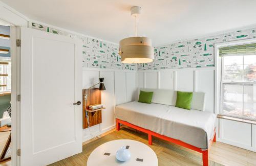 East Boothbay House | 3 Mi to Boothbay Harbor Coastal Colorful Home!