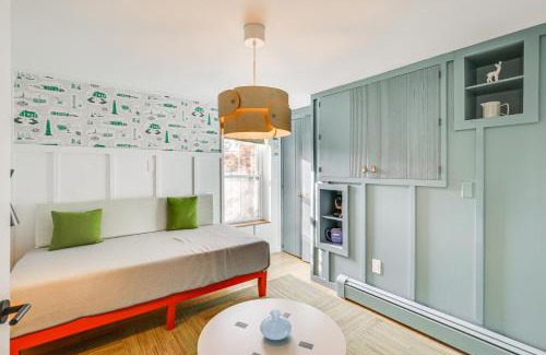 East Boothbay House | 3 Mi to Boothbay Harbor Coastal Colorful Home!