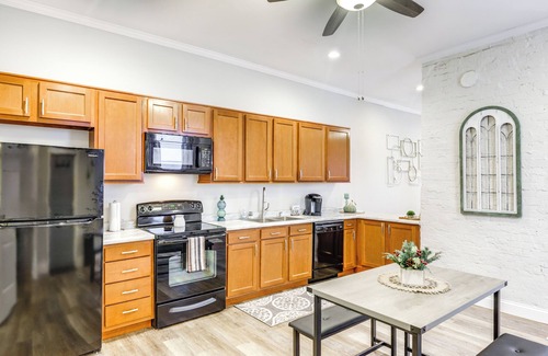 Latonia House | 3 Mi to Dtwn: Covington Getaway w/Backyard