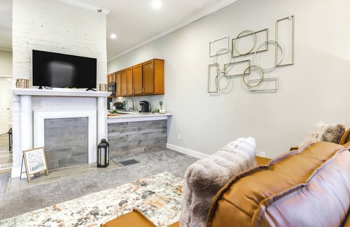 Latonia House | 3 Mi to Dtwn: Covington Getaway w/Backyard