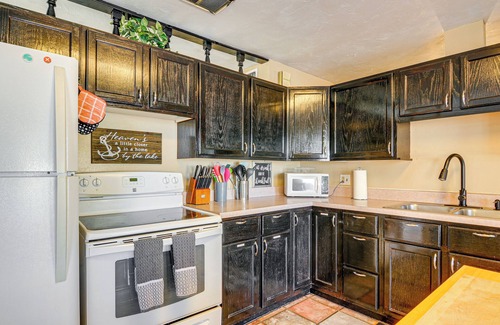 Page House | 3 Mi to Glen Canyon Dam: Home w/Fenced Yard
