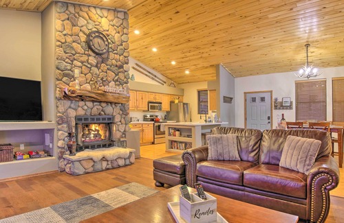 Torreon Cabin | 3 Mi to Golf Course: Show Low Escape w/Fire Pit