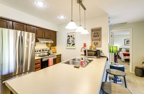 Bloomington Condo | 3 Mi to IU: Dog-Friendly Condo w/Pool Access!
