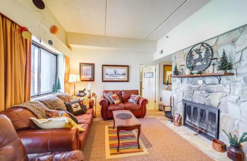 Sugar Mountain Apartment | 3 Mi to Sugar Mtn Slopes! Condo with Hot Tub and Pool