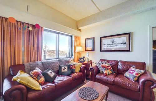 Sugar Mountain Apartment | 3 Mi to Sugar Mtn Slopes! Condo with Hot Tub and Pool