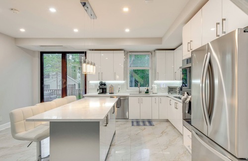 Tobyhanna Cottage | 3 Mi to Tobyhanna State Park: Hot Tub Haven!