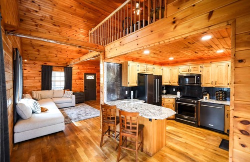 Bruno Cabin | 3 miles to the Buffalo River. High speed internet. Private! Great fire pit