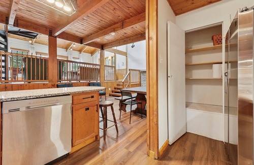 Albrightsville House | 3-Min Walk to Lake, Beach & Pool | Hot Tub, Sauna