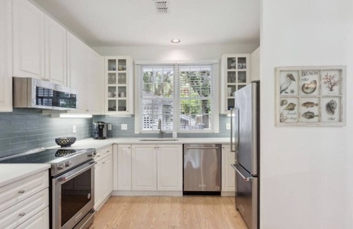 Fernandina Beach House | 3 Min Walk to Beach,Steps to Heated Pool,Golf & Lagoon View,Amelia island Plantation Resort