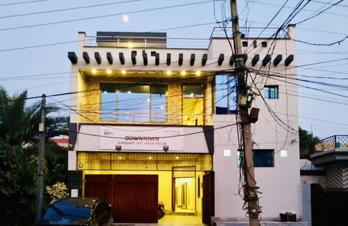 Lahore Hotel | 3 mins walk Orange line Metro Train and Get discover lahore in few mins drive.