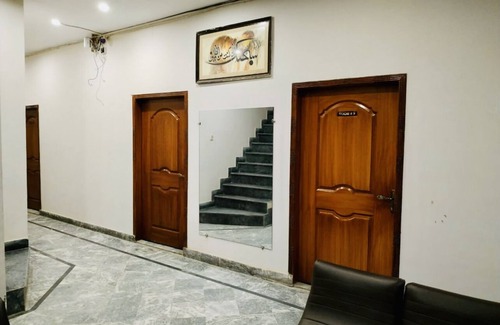 Lahore Hotel | 3 mins walk Orange line Metro Train and Get discover lahore in few mins drive.