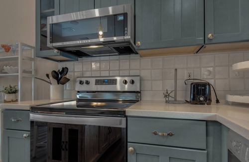 Village of Sugar Beach House | 3 Mins Walk to Beach, Pool, Wraparound Porch, + Free Attraction Tickets!