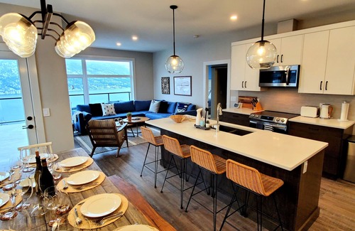 McKinley House | 3 Month Kelowna Okanagan Lakeview Three Bedroom Townhouse for Weekly Rental