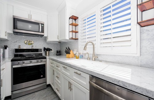 Balboa Island Apartment | 3 Properties From the Beach