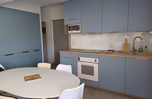 La Grande-Motte Apartment | 3-room apartment, 50m2, with 30m2 terrace, parking space, town center.