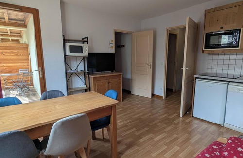 Arvieux Apartment | 3-room apartment sleeps 6 with swimming pool in summer and at the foot of the slopes in winter