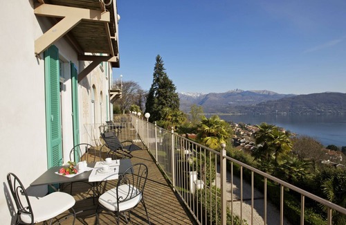 Carciano Apartment | 3-room apartment with balcony in an Art Nouveau villa with communal pool