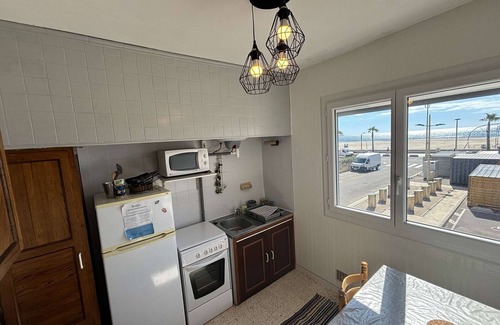 Port-la-Nouvelle Apartment | 3-room apt. for 6 with parking, 300m from shops