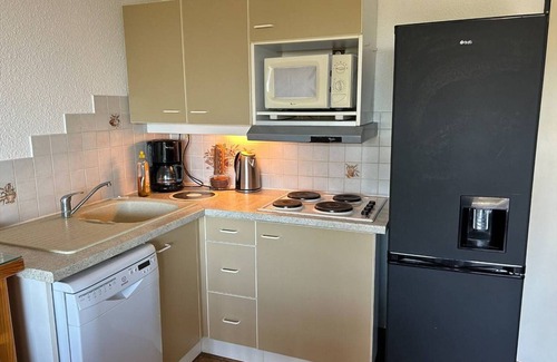 Saint-Pierre-la-Mer Apartment | 3-Room Apt, Sleeps 6 with Balcony and Sea View