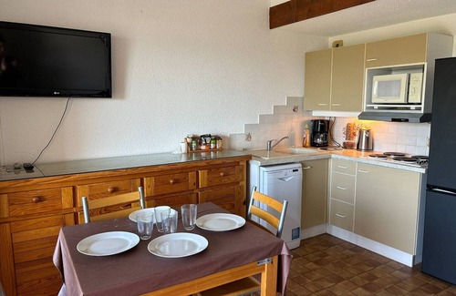 Saint-Pierre-la-Mer Apartment | 3-Room Apt, Sleeps 6 with Balcony and Sea View