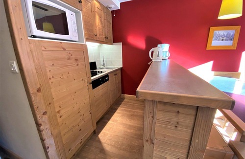 La Perriere Apartment | 3-room duplex 6-7 pers center, ski-in/ski-out