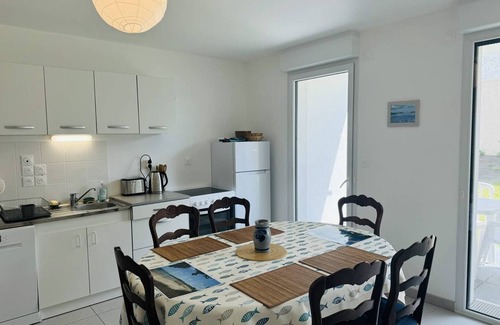 Saint-Pierre-Quiberon Apartment | 3-room town center, enclosed garden, 150m from the beach