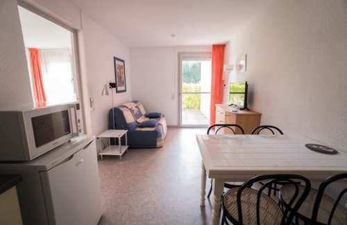 Salies-de-Bearn Apartment | 3-star family residence T2 air-conditioned floor with heated swimming pool