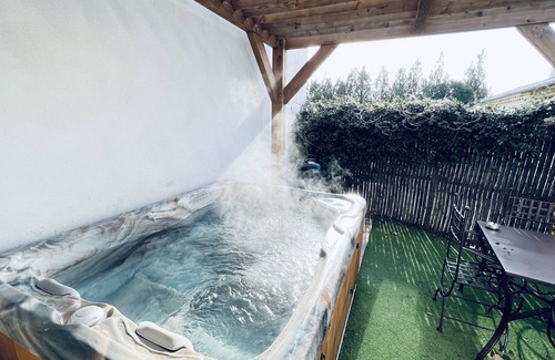 Beaumes-de-Venise Cottage | 3 star rated 2 bedroom gite with Spa